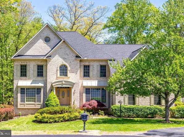1051 Northfalls Ct, Great Falls, VA 22066