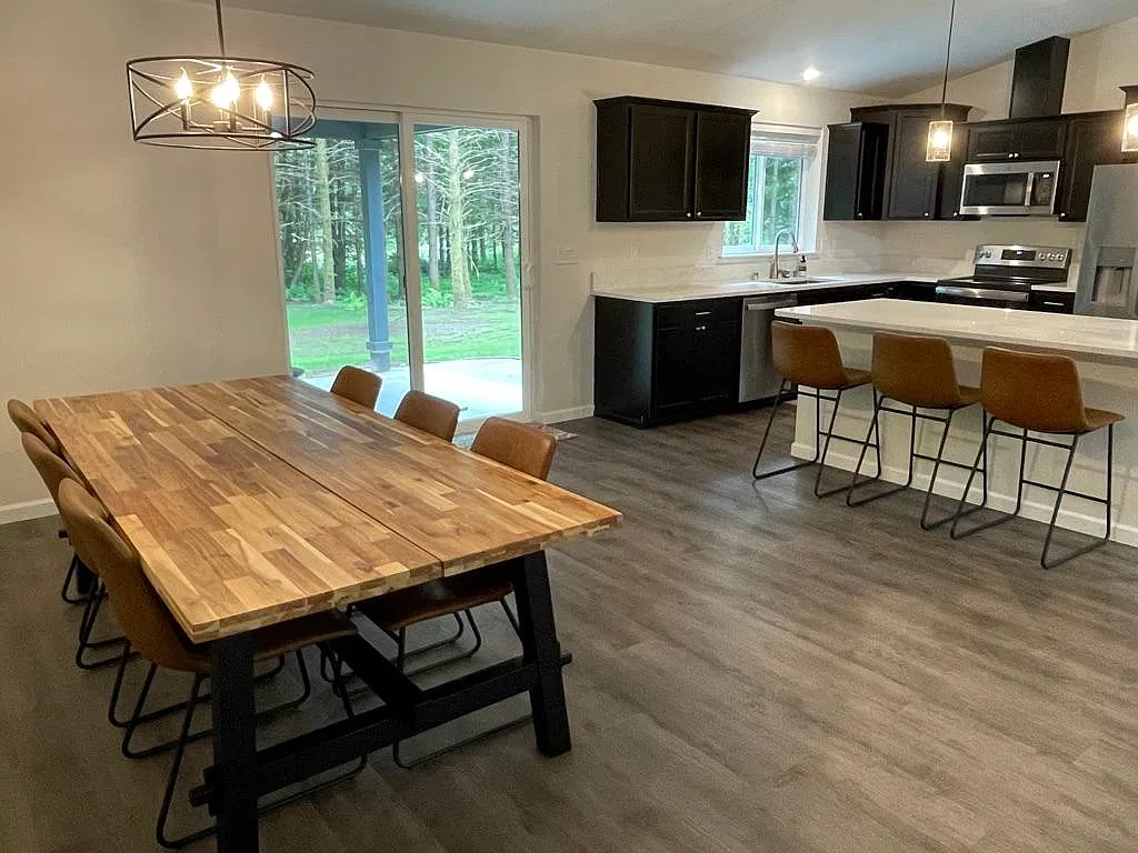 4 bed, 2250 sqft, $4,000 — Photo 3