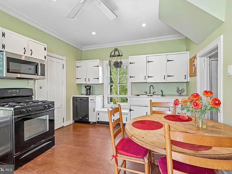2167 Brunswick Ave — Photo 10