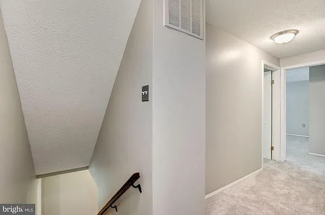 4 bed, 3058 sqft, $4,700 — Photo 2