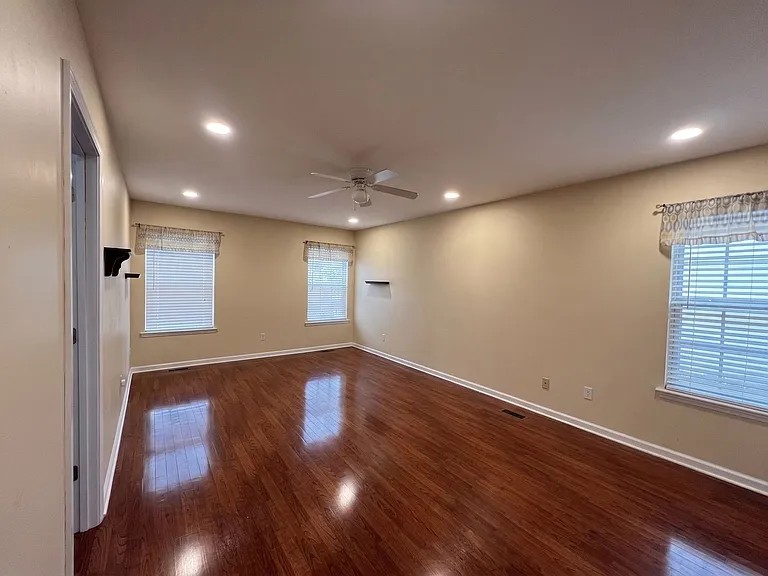 1020 S Rock Hill Rd — Photo 11