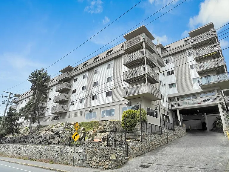 948 Esquimalt Rd — Photo 23