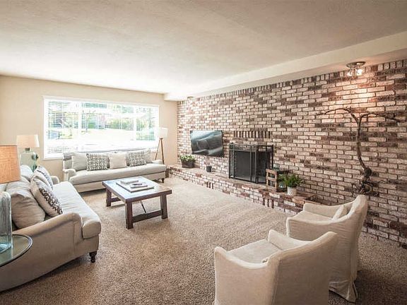 2nd image of 20364 W Walnut Dr