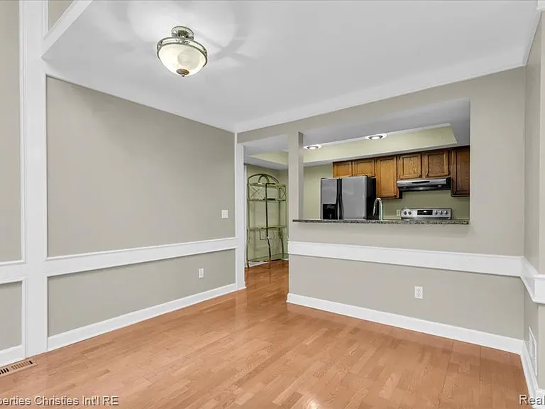 6651 Hearthside Ct — Photo 7