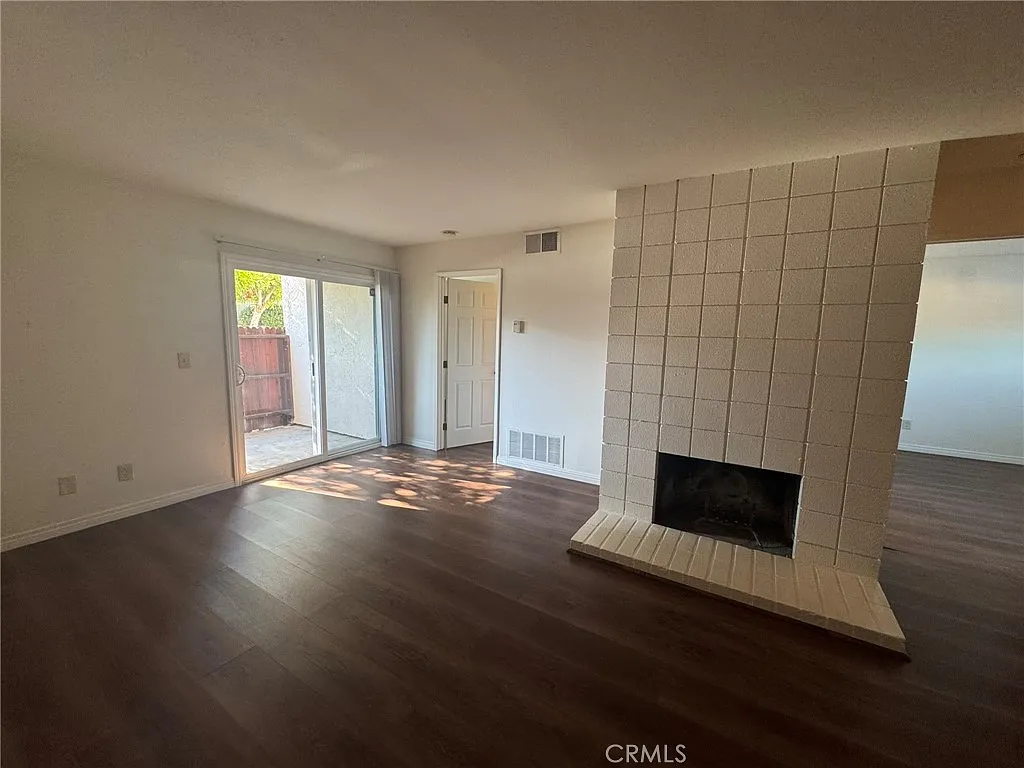 2 bed, 807 sqft, $1,995 — Photo 1