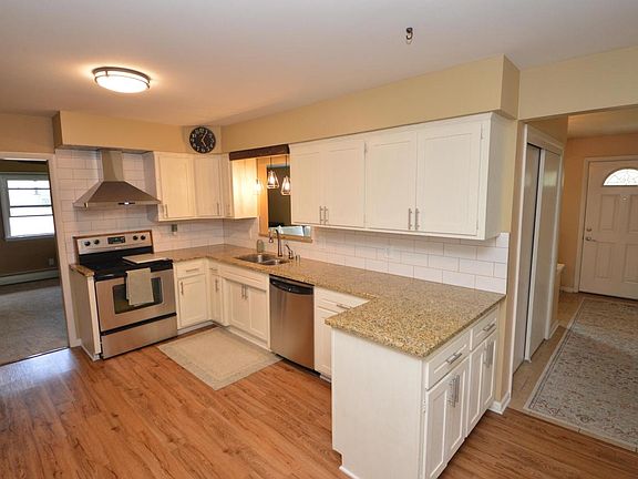 3rd image of 2132 Rambling Rose ROAD