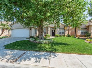 7588 N Carnegie Ave, Fresno, CA 93722