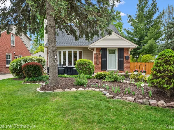 13347 Nadine Ave, Huntington Woods, MI 48070