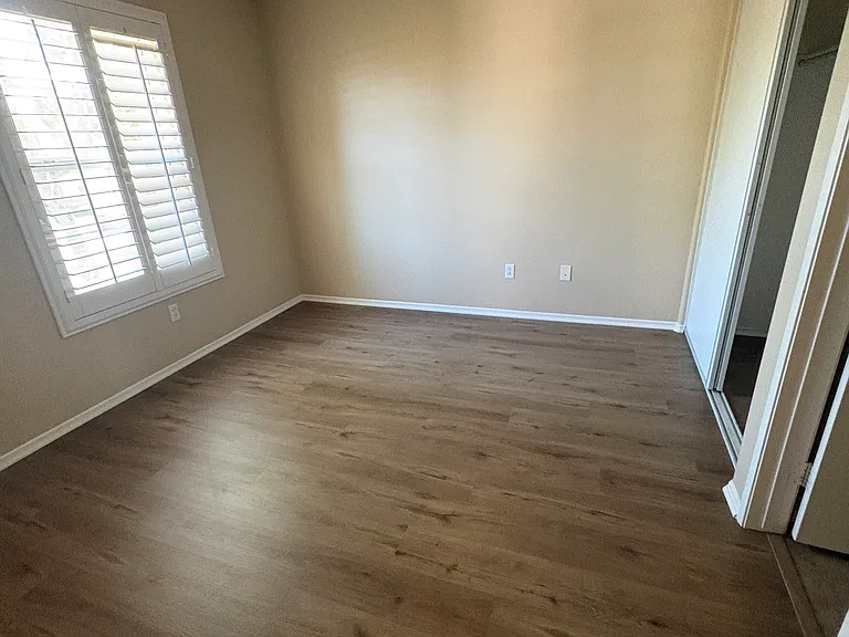 57 Crocus St — Photo 18