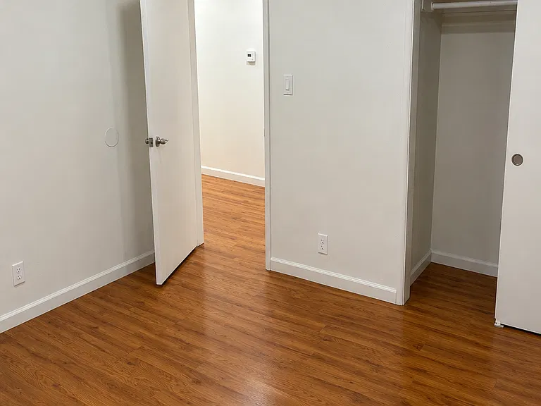 215 Saint Nicholas Ct — Photo 11