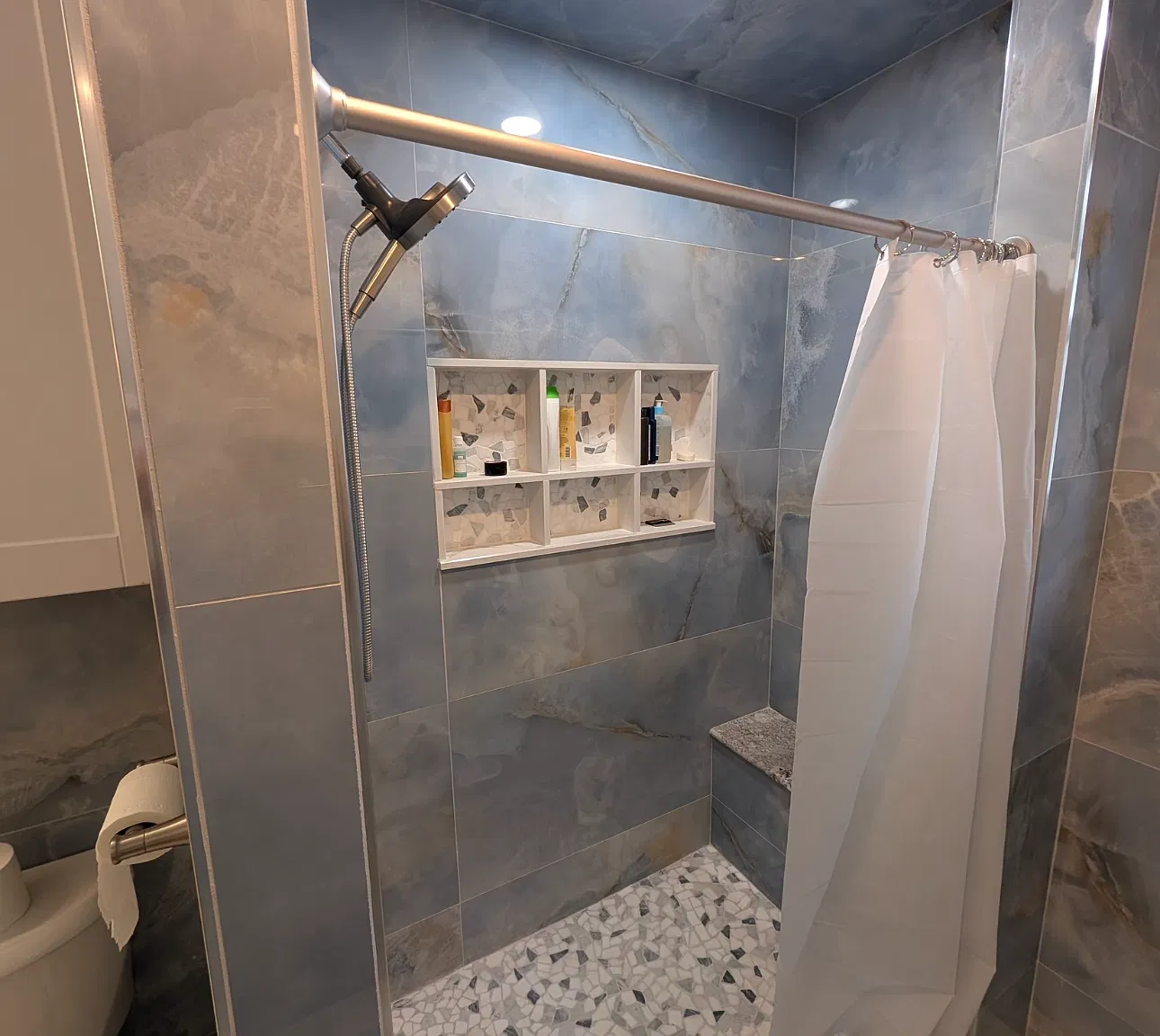 1 bed, 2.5 bath, 2500 sqft, $795 — Photo 1