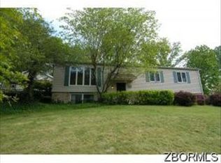 1005 Ivy Dr, Zanesville, OH 43701
