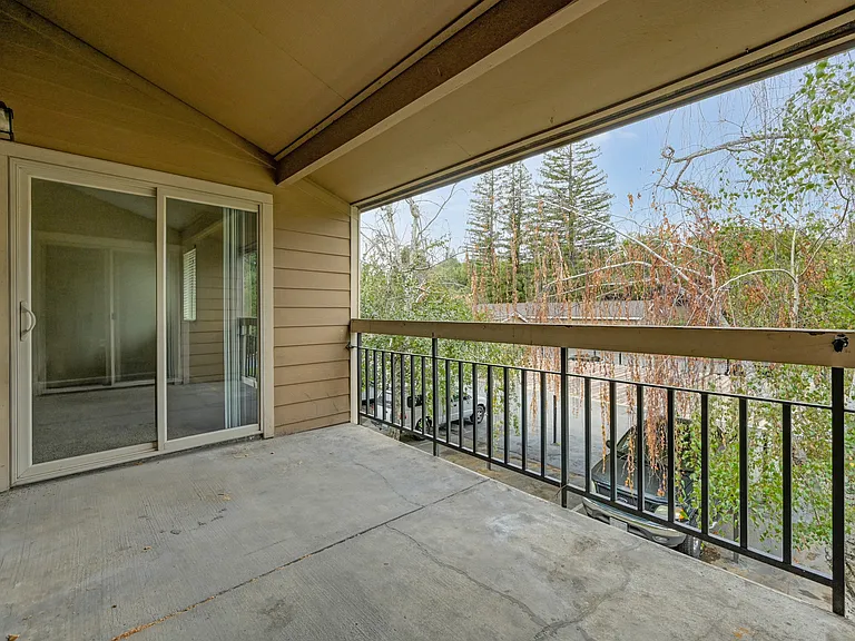 Rollingwood Condominium Rentals — Photo 27