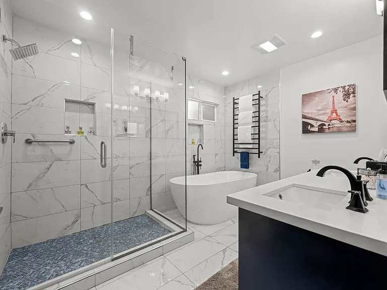 13730 Community St — Photo 36
