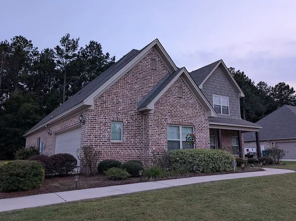 212 Spruce Knoll Ln, Elmore, AL 36025