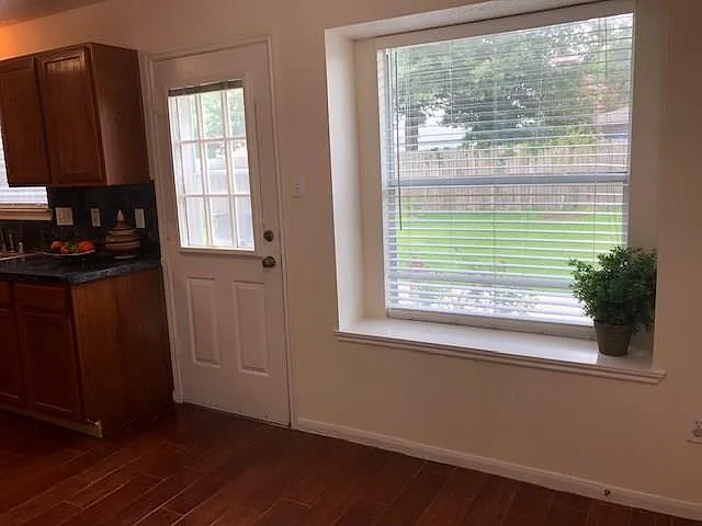 28814 Waltham St — Photo 14