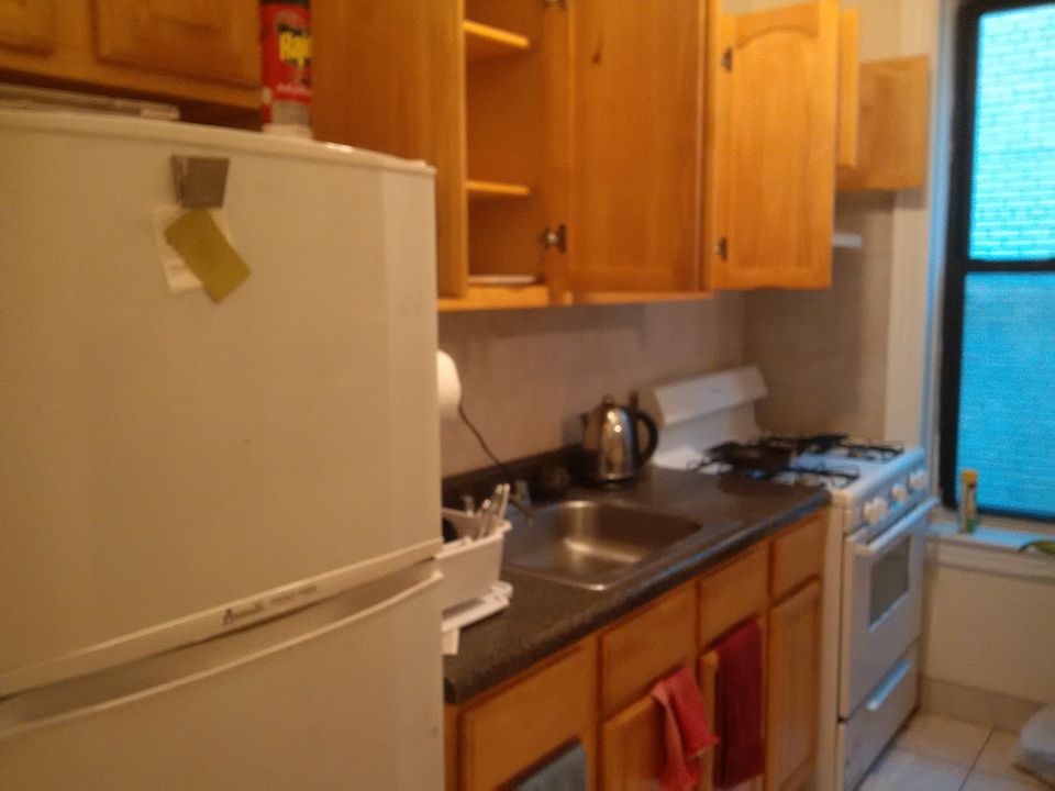 1st image of 3117 Crescent St #3C
