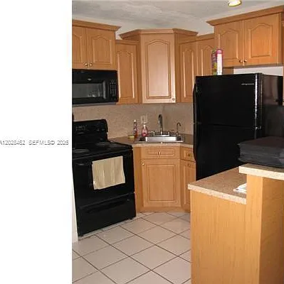 400 Kings Point Dr #104 — Photo 1