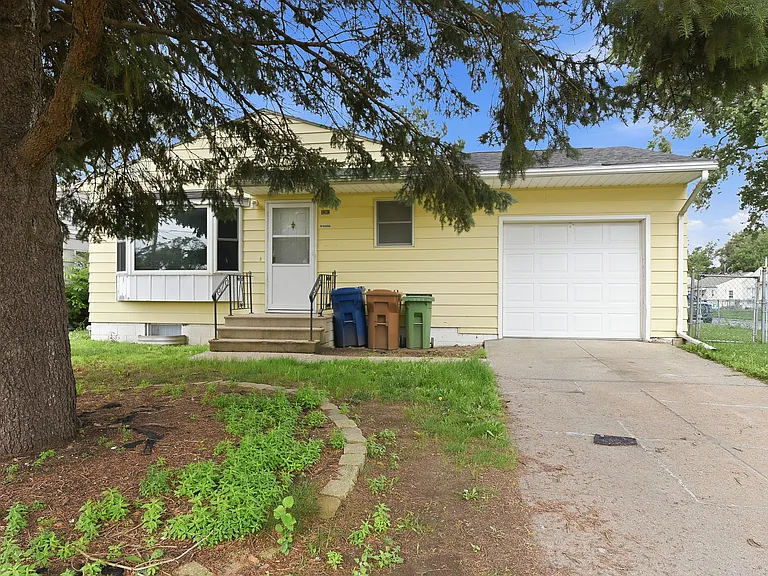 3202 Calhoun St — Photo 1