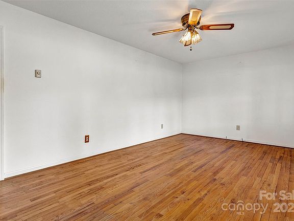 4th image of 4233 Dawnwood Dr