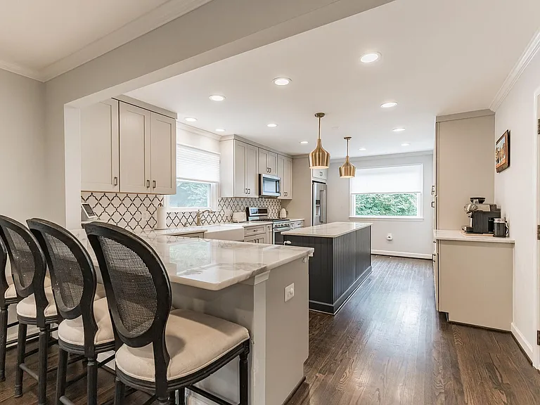 9911 Barnsbury Ct — Photo 2