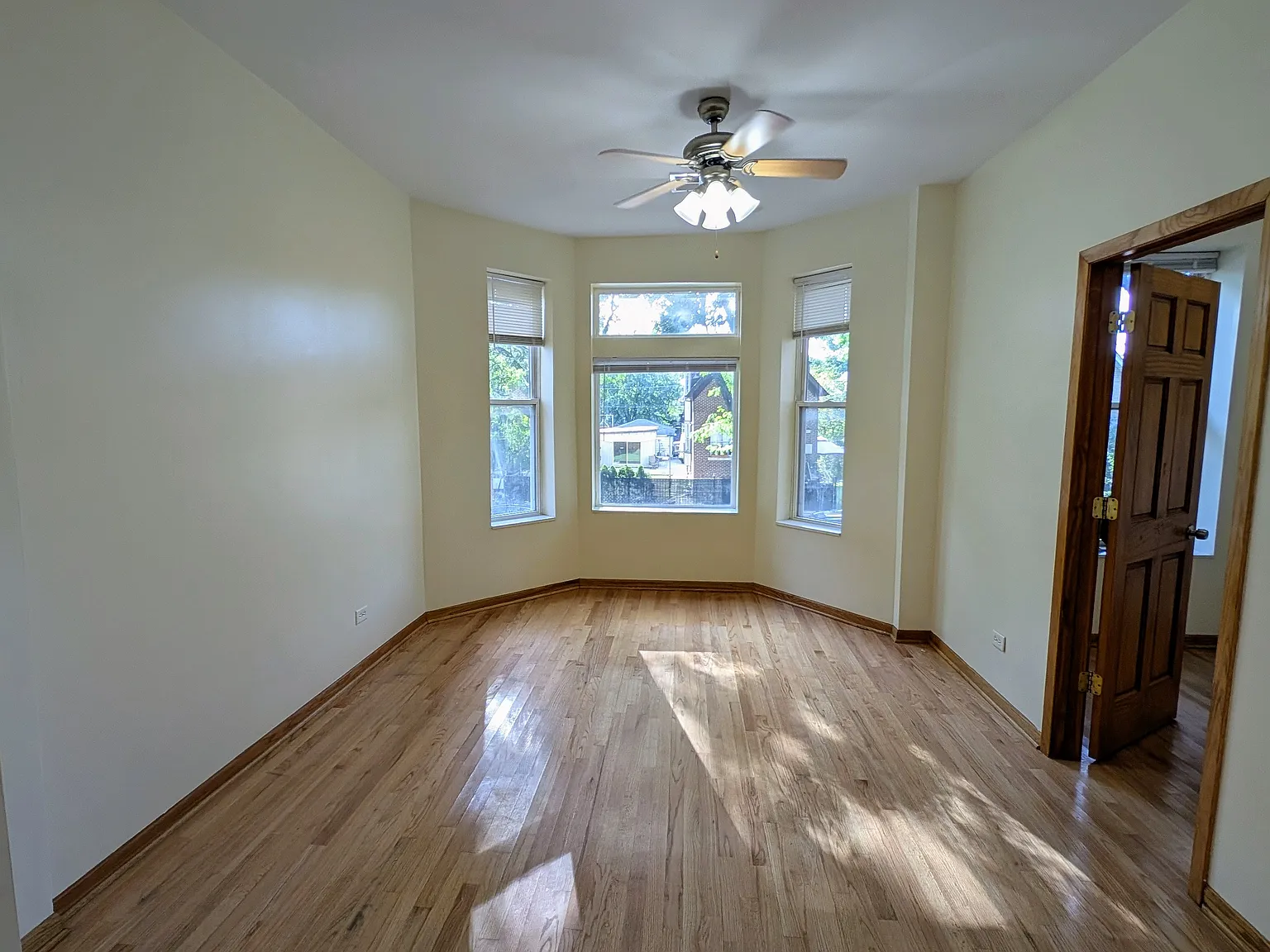 2 bed, 800 sqft, $1,550 — Photo 2
