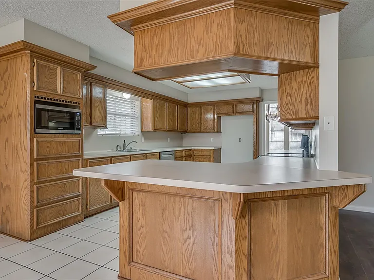 2460 Pebblebrook Cir — Photo 10