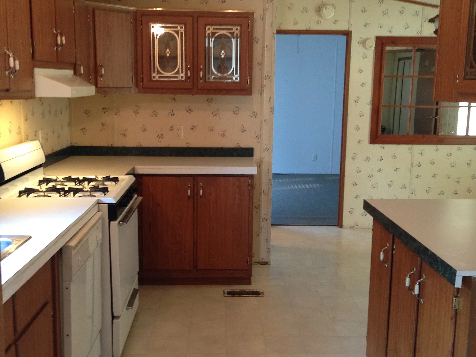 3 bed, 1200 sqft, $1,200 — Photo 4
