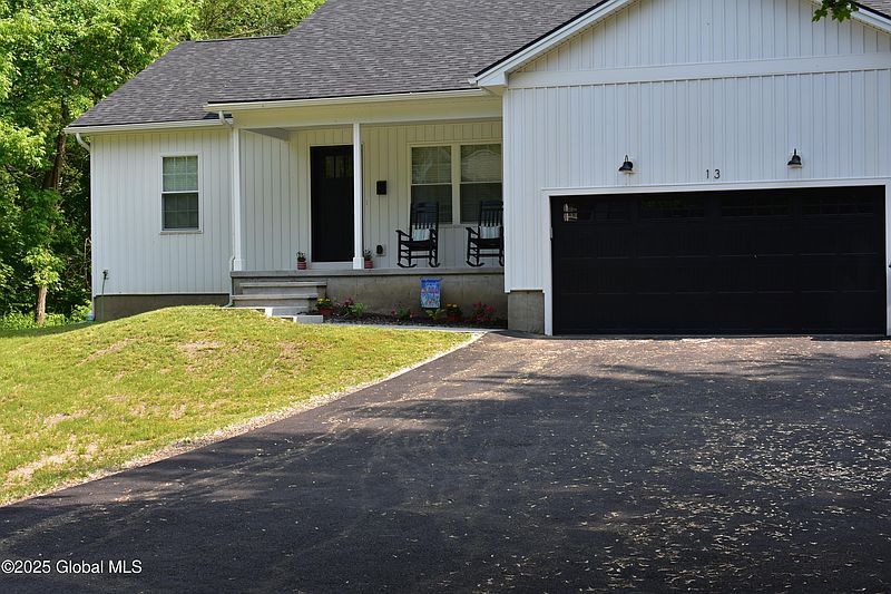 2nd image of 32 Swan Street