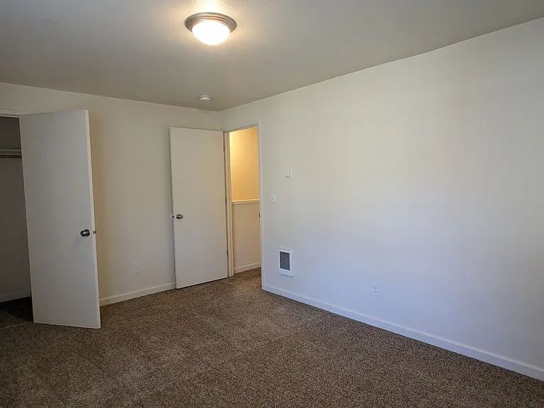 Royal Crest Townhomes — Photo 29