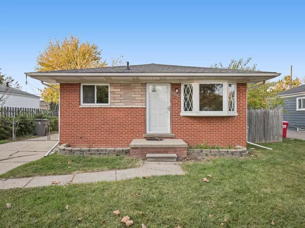 19741 Broadacres St, Clinton Township, MI 48035