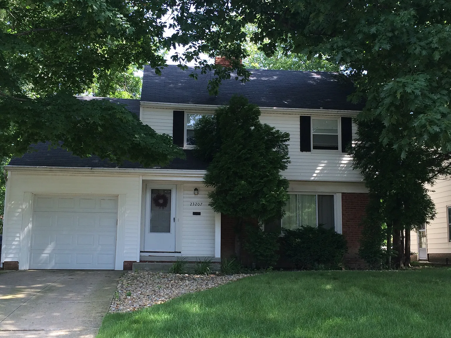23207 E Groveland Rd photo 1
