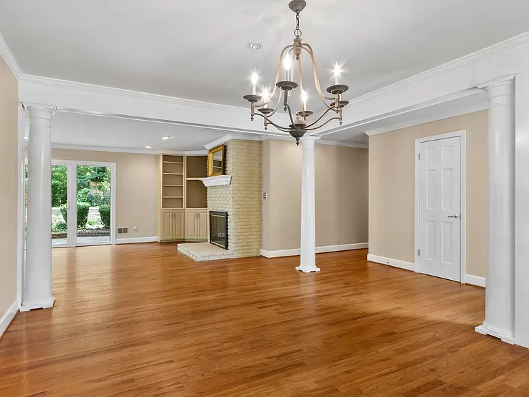 4909 Northwood Lake Dr E — Photo 3
