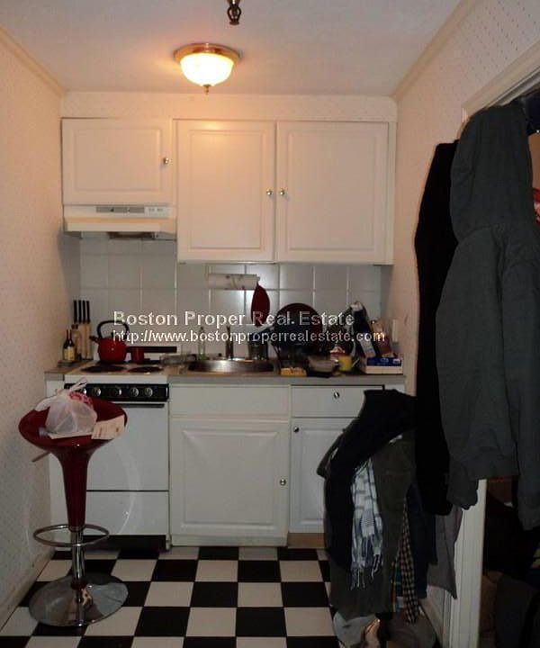 2nd image of 11 Marlborough St #B1a