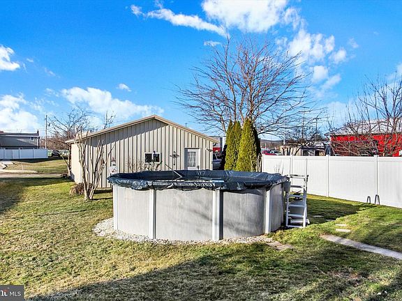 3rd image of 371 Maple Ave