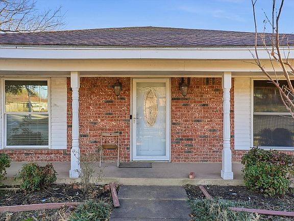 5th image of 1401 Country Manor Rd