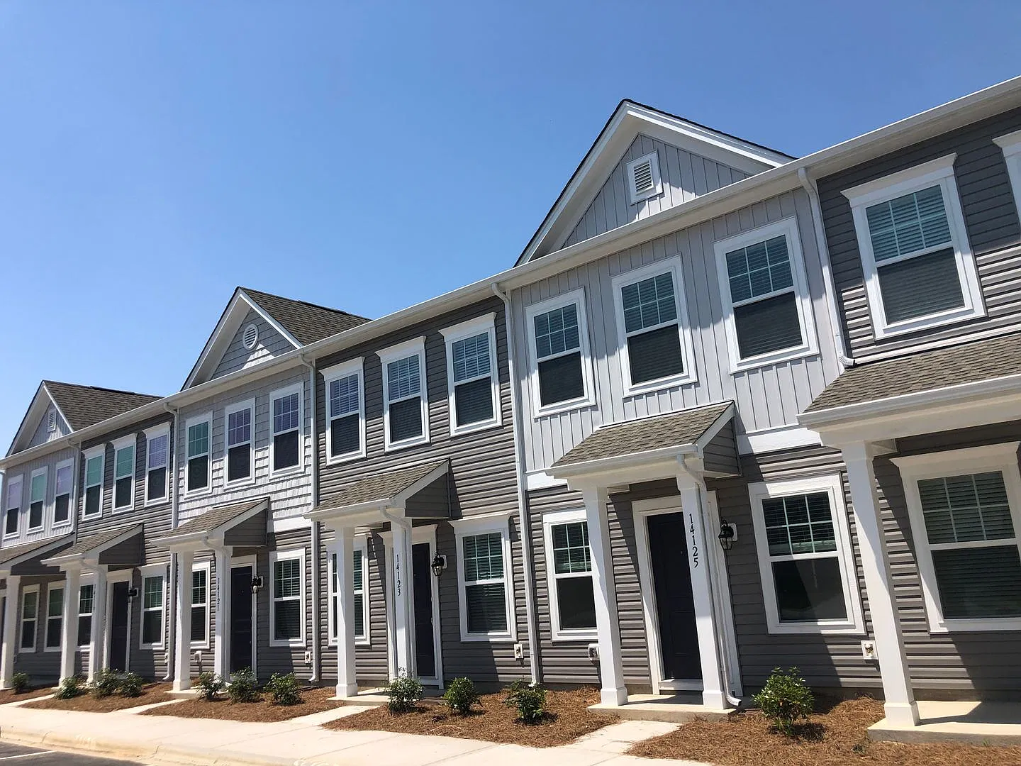 Beautiful 2 Bedroom Townhome In Midland Available November 2026 — Photo 1
