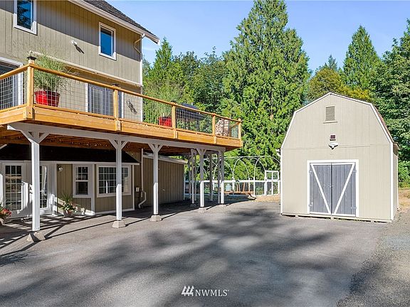 First floor unit has own outside entrance and the large shed has a loft for extra storage and electricity