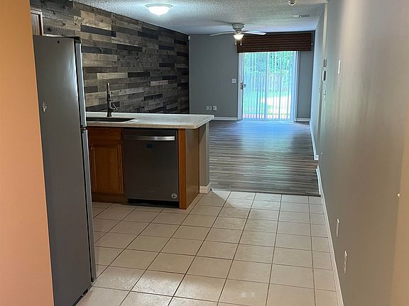 2nd image of 107 Plantation Point Dr