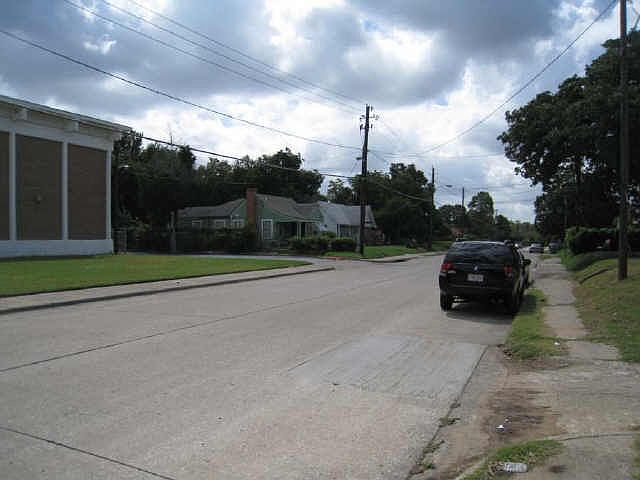 2nd image of 3901 Latimer St