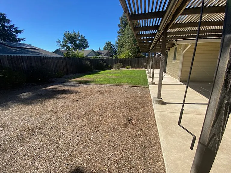 561 Amanda Ct — Photo 24