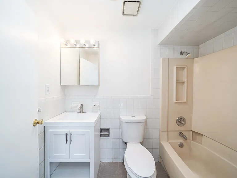 43 W 9th St #6 — Photo 2