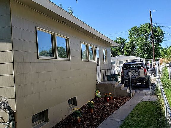 3rd image of 1219 Glencoe Dr