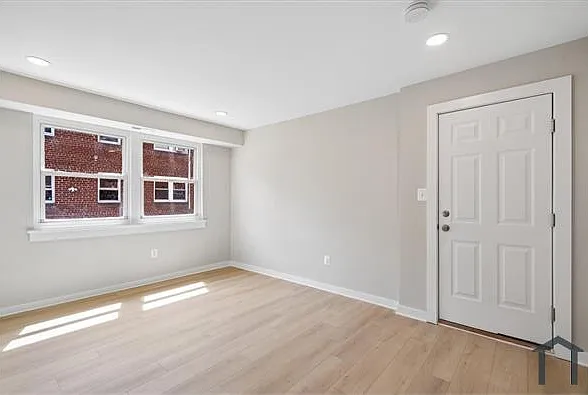 1410 Young St SE #8 — Photo 2