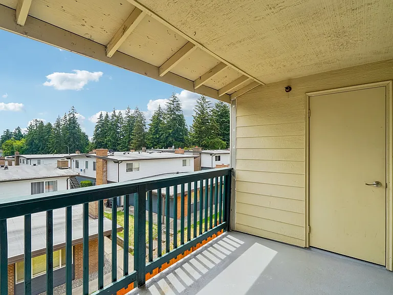 Sunset Highlands Apartments — Photo 13