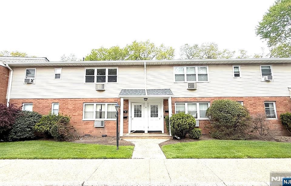1st image of 4 Lakeview Ave #C