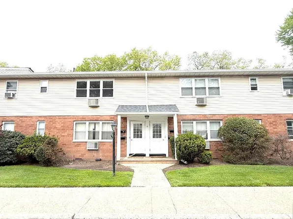 4 Lakeview Ave #C, Leonia, NJ 07605