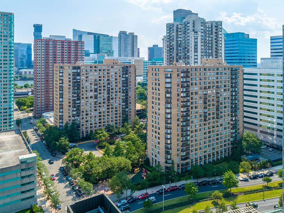 Waterside Square North at Newport Apartment Rentals Jersey City, NJ