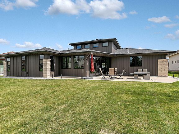 3rd image of 2137 Tamarack Dr