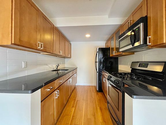 2nd image of 3110 23rd St APT 4C